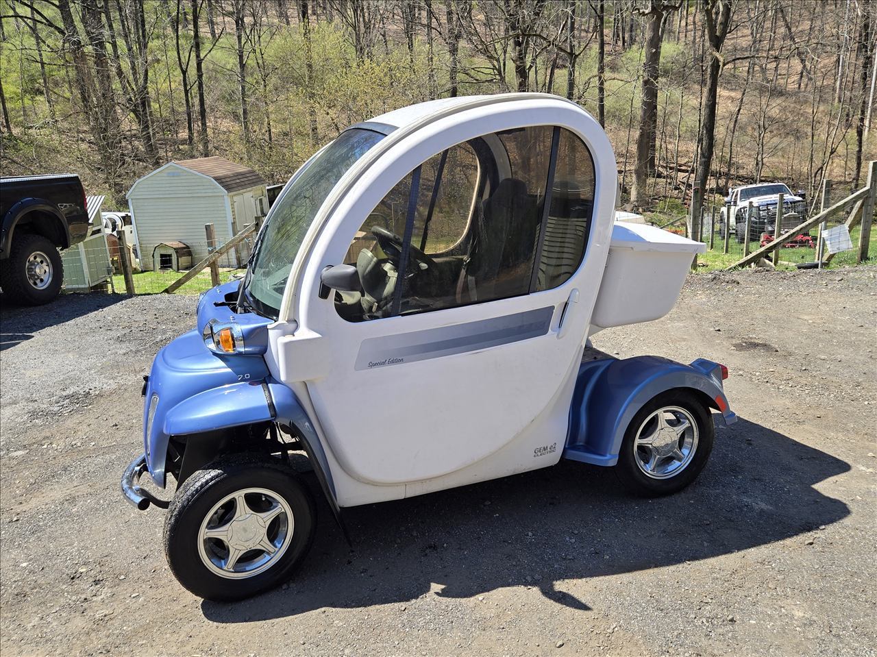 Classic blue GEM e2 Special Edition in profile
